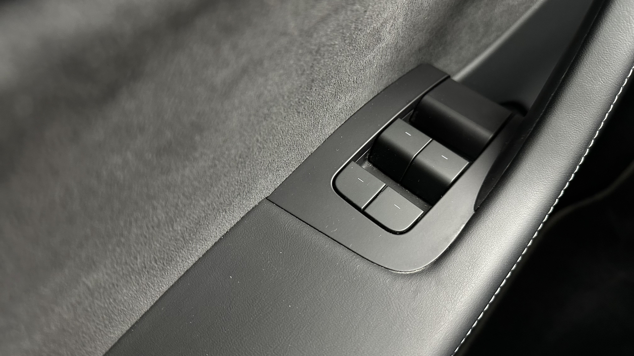 Tesla MODEL Y Standard RWD — photo 14