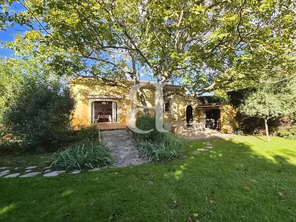 Charmante villa à vendre à Camaret-sur-Aigues