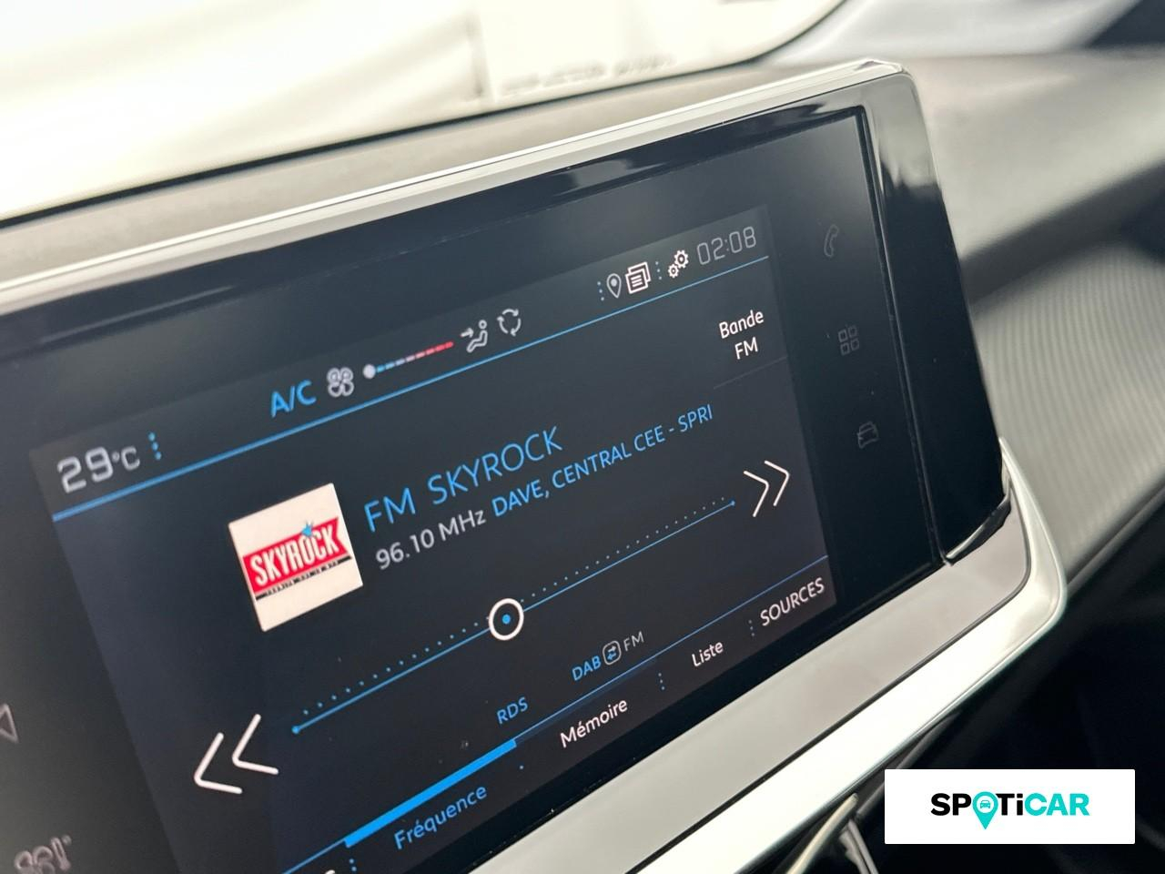 Peugeot 208 1.2 puretech 100ch s&s style 118g — photo 13