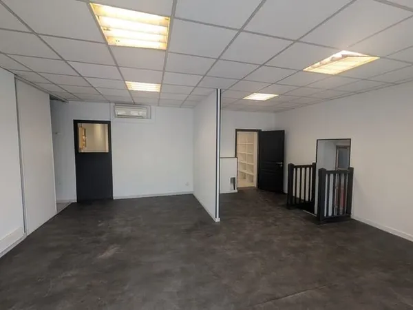 Bureau 133 m²