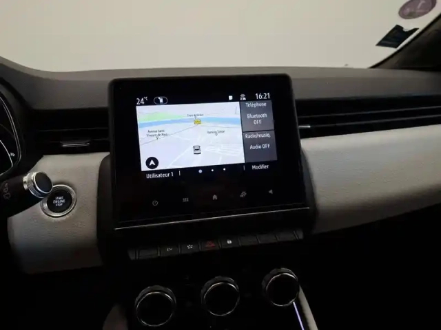Renault Clio e-tech 140 - 21 — photo 38