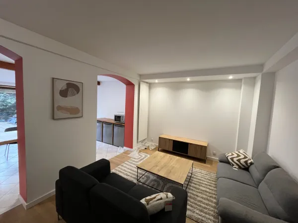 Loue chambre avec salle de bain privative