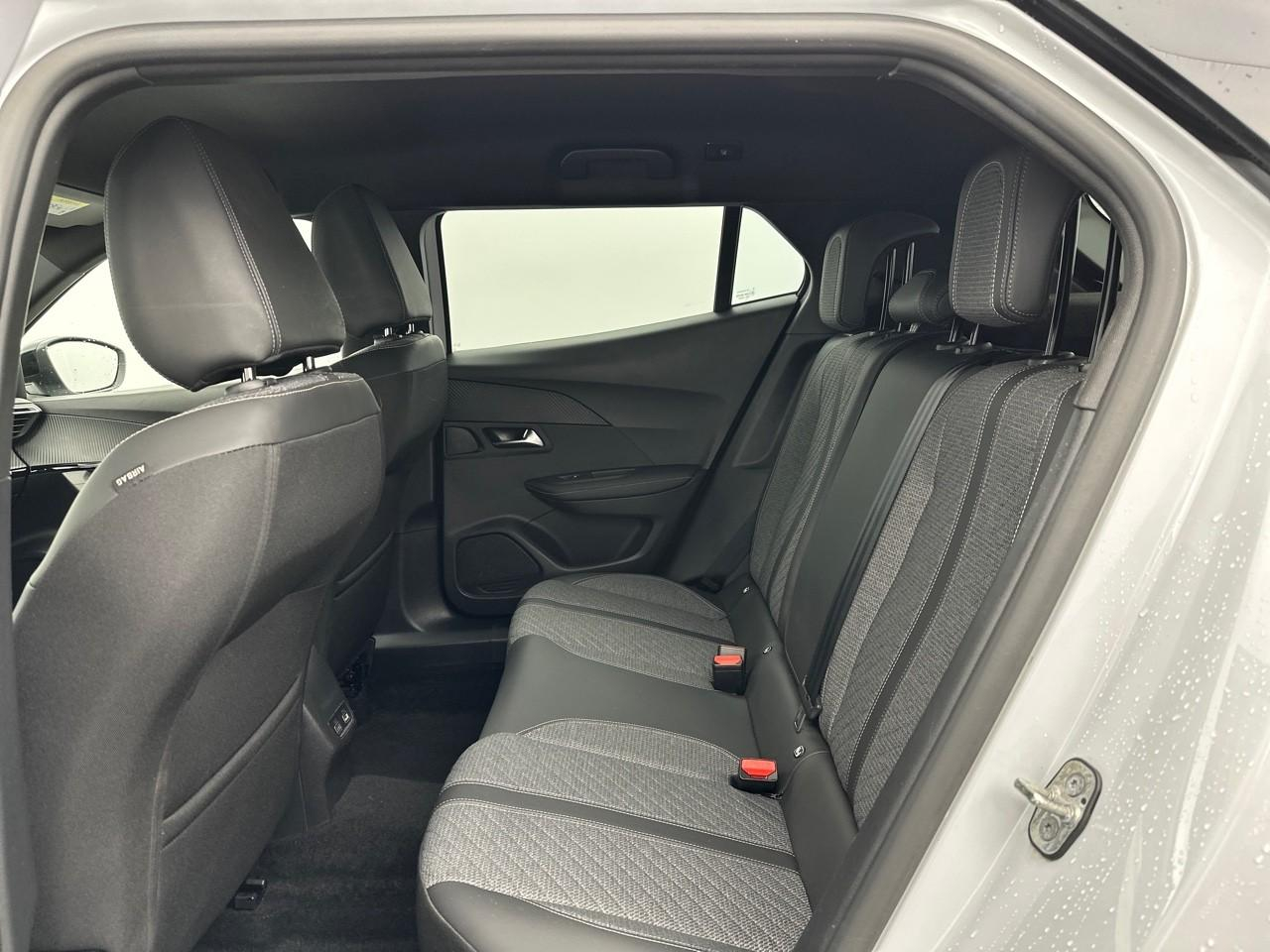 Peugeot 2008 puretech 130 s&s eat8 allure — photo 12