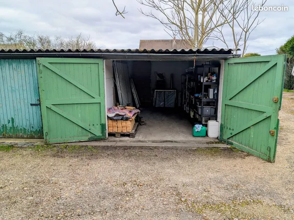 Boxe garage large à louer