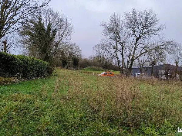 VENTE TERRAIN VENDEE près FONTENAY-LE-COMTE / Zone UE (URBANISME ECONOMIQUE)