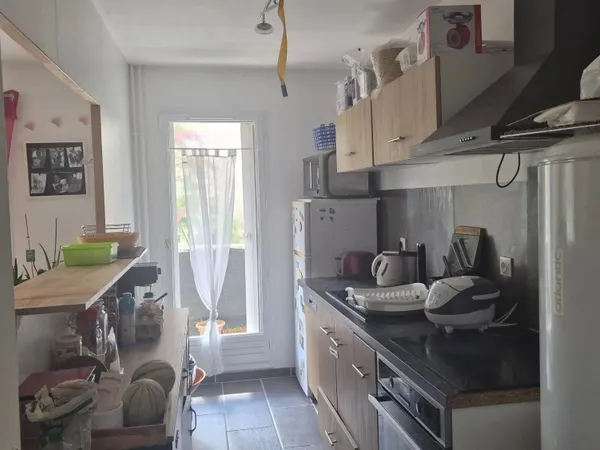 Appartement 3 pièces avec deux balcons, parking et garage –