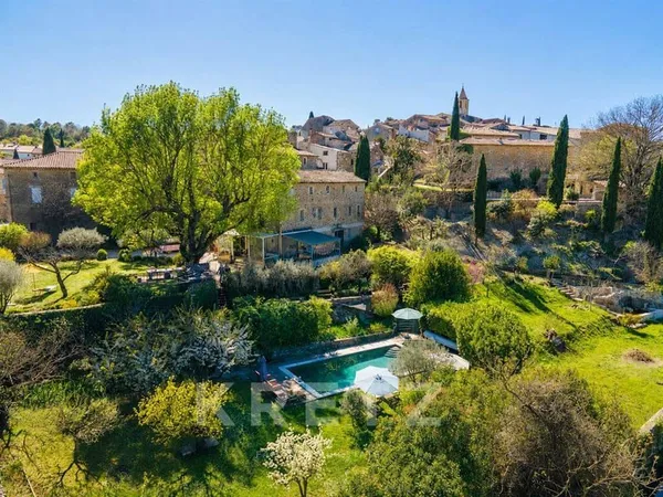 Maison 11 pièces 360 m²