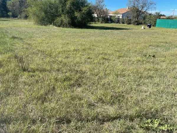 Terrain 800 m²
