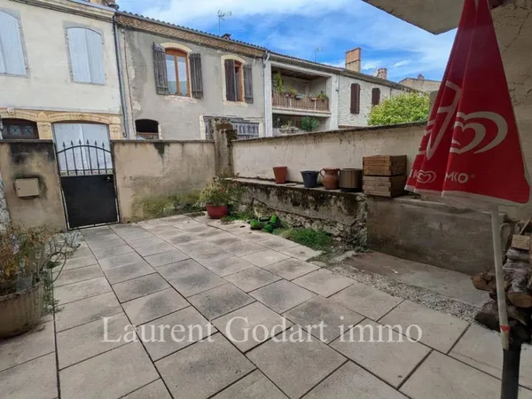 Maison de village en pierre avec 5 chambres et cour