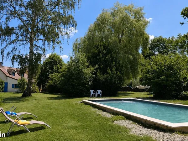 Maison rénovée avec piscine - 2 h de Paris - 2 chambres - Terrain de près de 3 000 m²