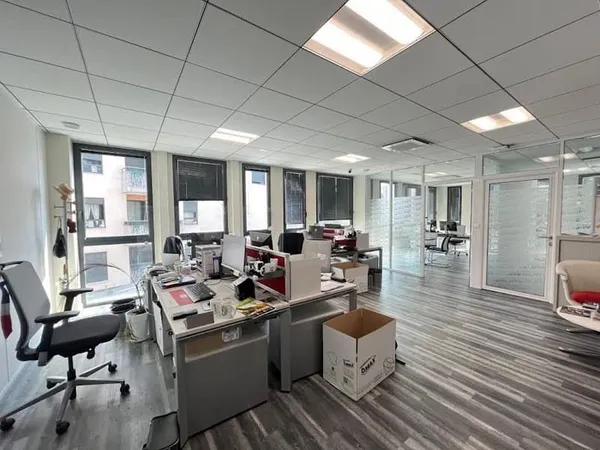 Bureaux 6 pièces 146 m²