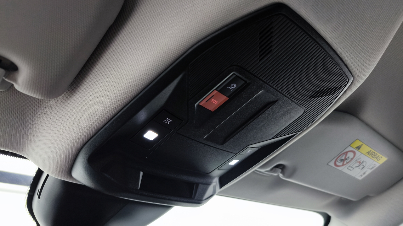 Peugeot 308 SW PHEV 180 e-EAT8 — photo 21