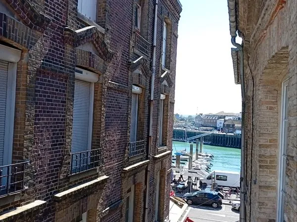 Appartement proche rue commerçante