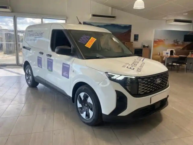 Ford Transit Courier fourgonnette electrique 100 kw 136ch batterie 46 kwh trend — photo 12
