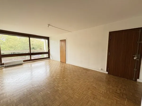 A VENDRE 2 PIECES AVEC GRAND BALCON, VUE DEGAGEE