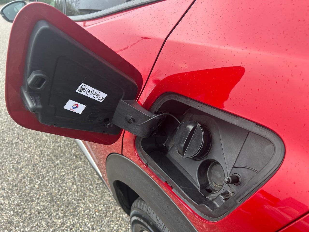 Peugeot 2008 1.2 puretech 130ch s&s allure pack eat8 — photo 14