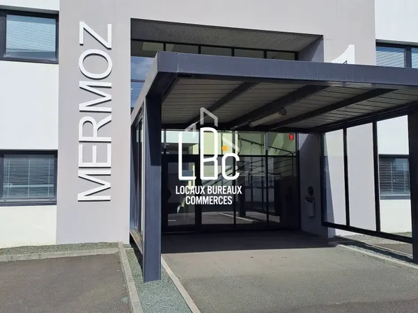 Local professionnel 1143 m²