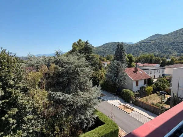Appartement T4 de 62,27 m² transformé en T3 - Grand séjour lumineux - Résidence fermée à Saint-Marti
