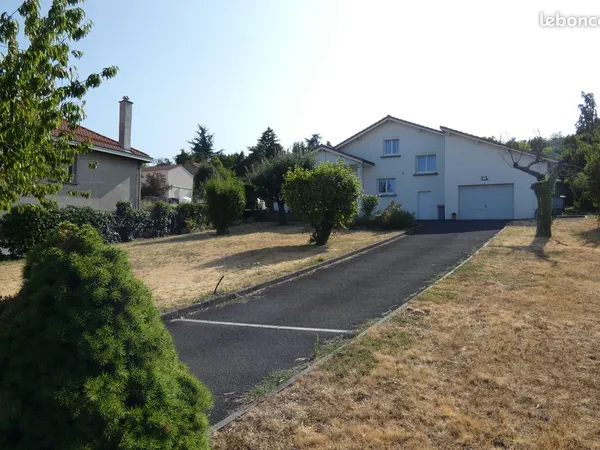 Emplacement et environnement exceptionnel a Chamalieres