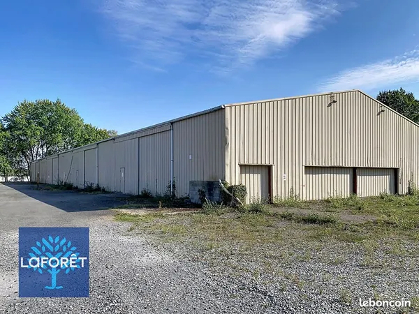 Entrepôt 1500 m² FOUGERES