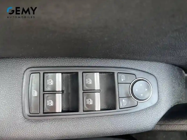 Renault Captur e-tech 145 - 21 — photo 12