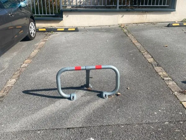 Location parking rue maquetra