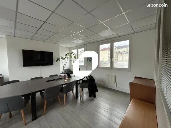 Bureau 100 m²