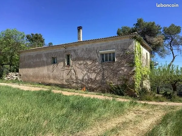 Domaine- maison de campagne avec ancienne cave, appartement et près de 15 hectares de terres