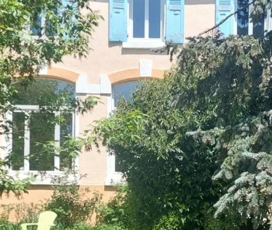 Direct propriétaire, Authentique ancienne école en pierre de 1883 - Un lieu chargé d'histoire sur le