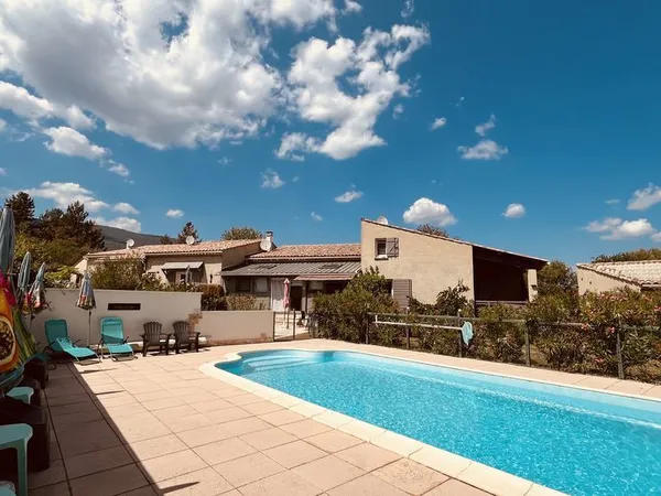 Ensemble de 4 logements , rare à la