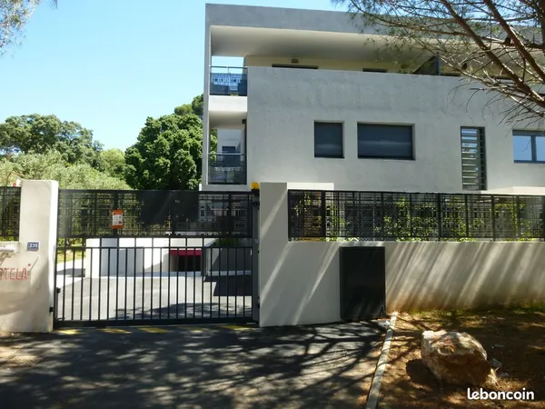 T3 au RDC sécurisé de 65m2 avec jardin privatif de 160 m2 et 2 places de parking intérieures