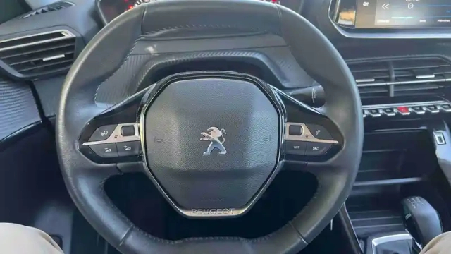 Peugeot 208 puretech 75 s&amp;s bvm5 — photo 13