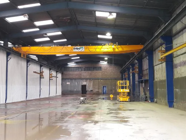 Local industriel 3100 m²