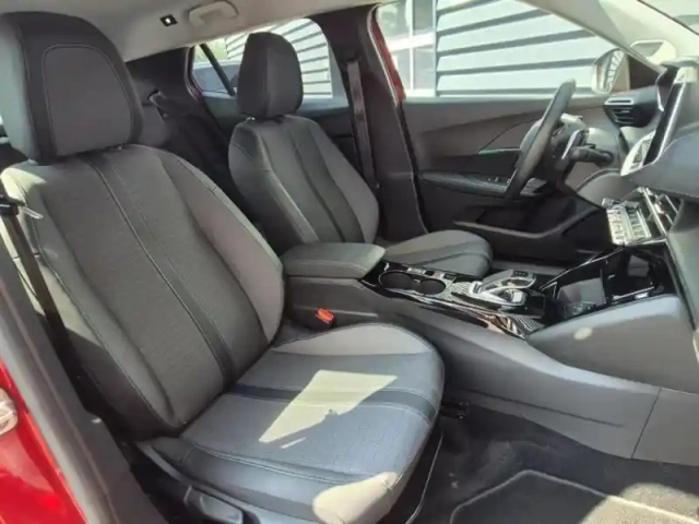 Peugeot 2008 e- 136ch allure pack — photo 12