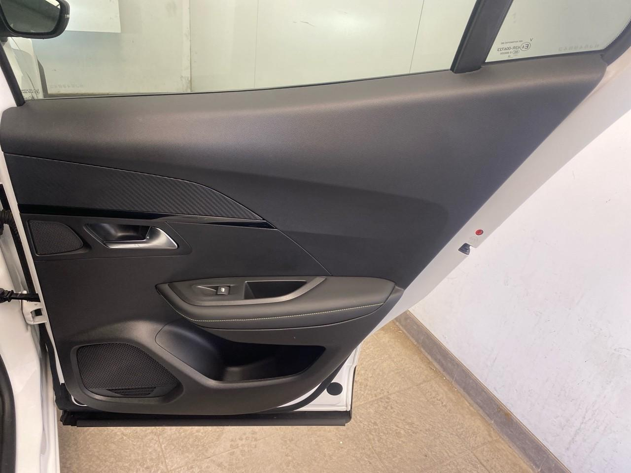 Peugeot 2008 puretech 130 s&s eat8 gt — photo 25