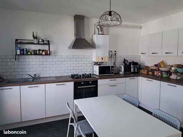 Chambre dans colocation jeunes actifs