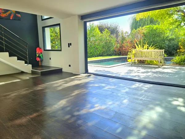 Maison 210m2 5 chambres Piscine Studio indépendant et Garage