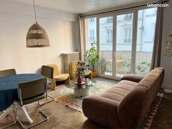PARIS 18e - AMIRAUX-SIMPLON : T2 traversant de 45,80 m² avec balcon, cave et parking en sous-sol