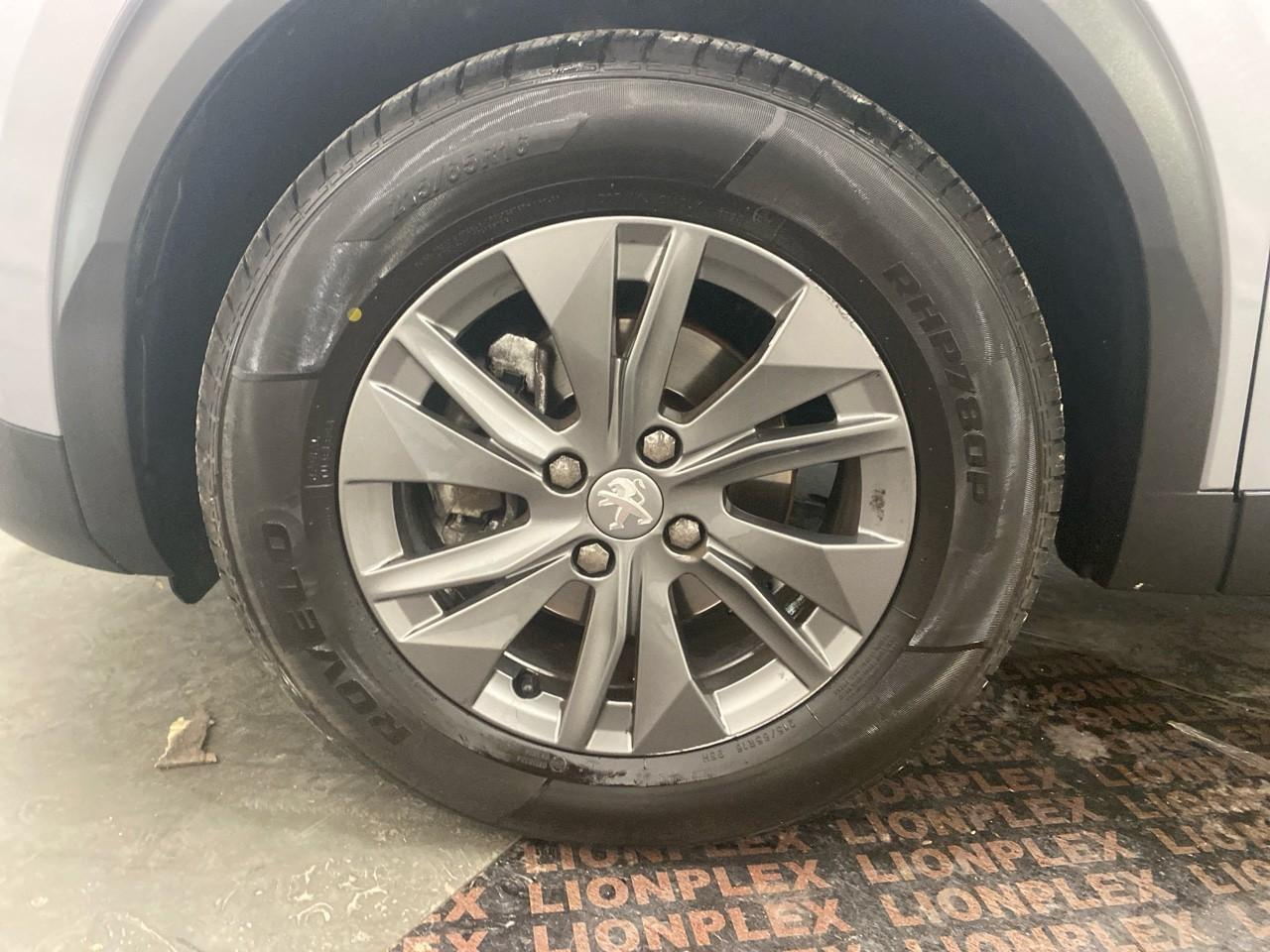 Peugeot 2008 puretech 100 s&s bvm6 style — photo 16