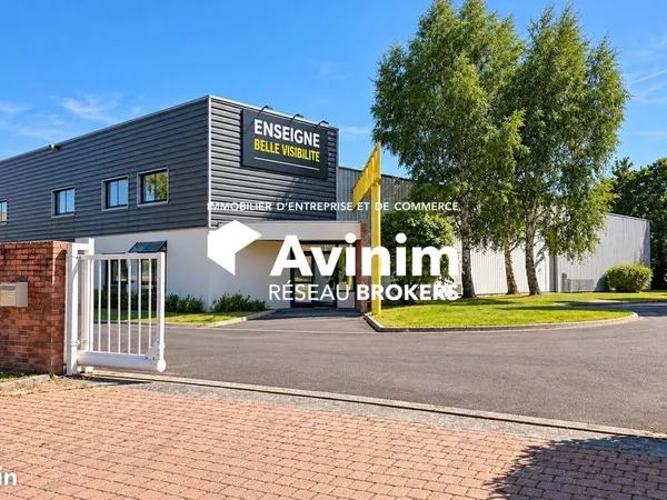 Local 1480 m² Évron
