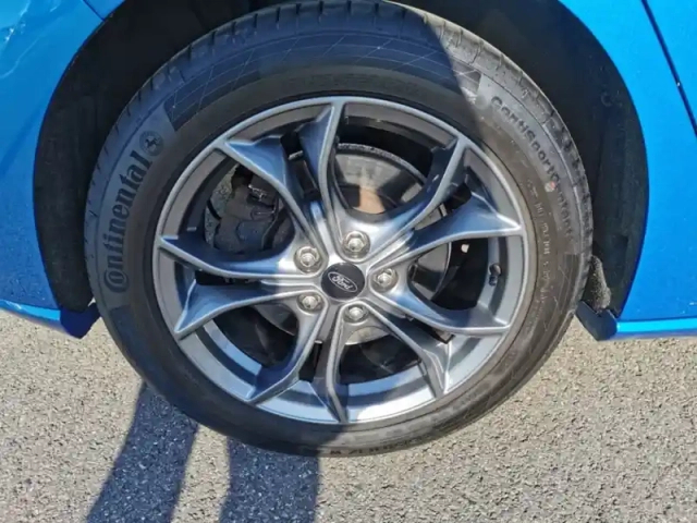 Ford Focus st-line 2.0 ecoblue 150 ch — photo 7