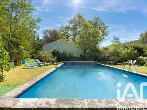 Maison 6 pièces 239 m²