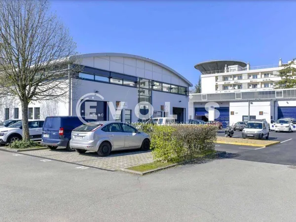 Local d'activité 156 m²