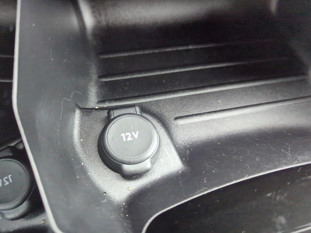 Peugeot 2008 hybrid 145 ch e-dcs6 allure — photo 27