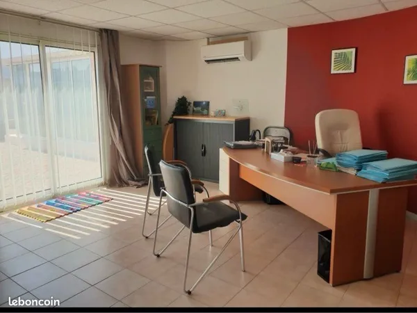 Bureau à louer 35 m2 les pennes mirabeau