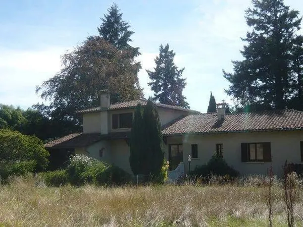 Maison 10 pièces 555 m²
