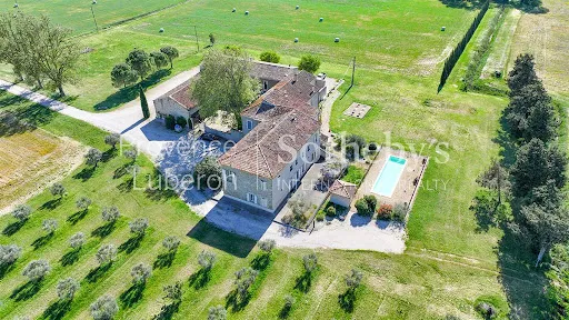 Maison 24 pièces 838 m²