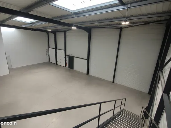 LOCAL D'ACTIVITE 280 m² VAULX MILIEU