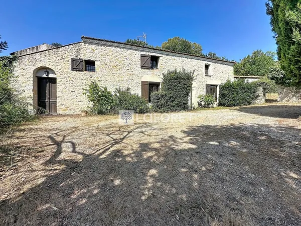Maison de caractère en pierre de 185 m2 sur Missé