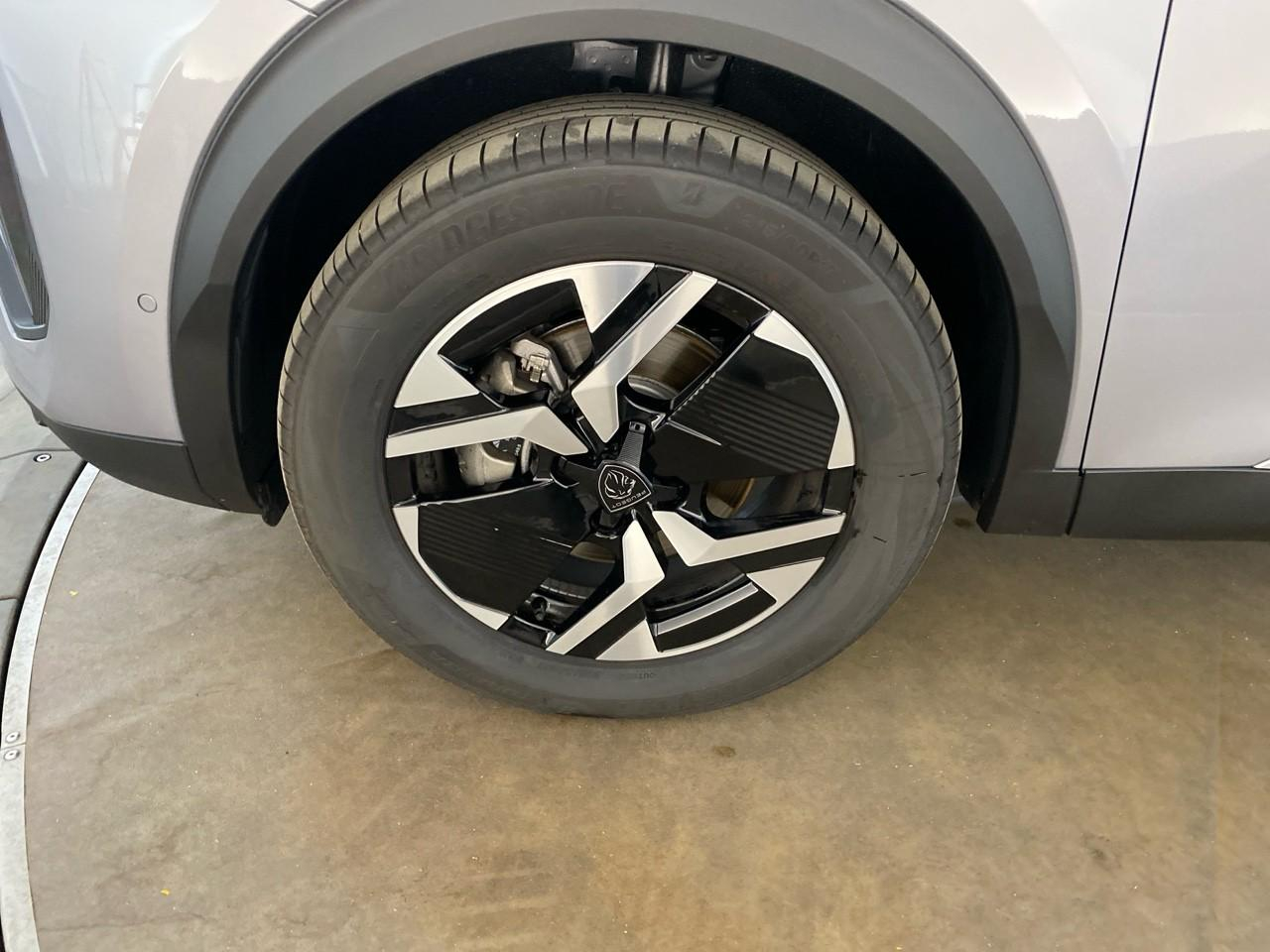 Peugeot 2008 hybrid 145 ch e-dcs6 allure — photo 11